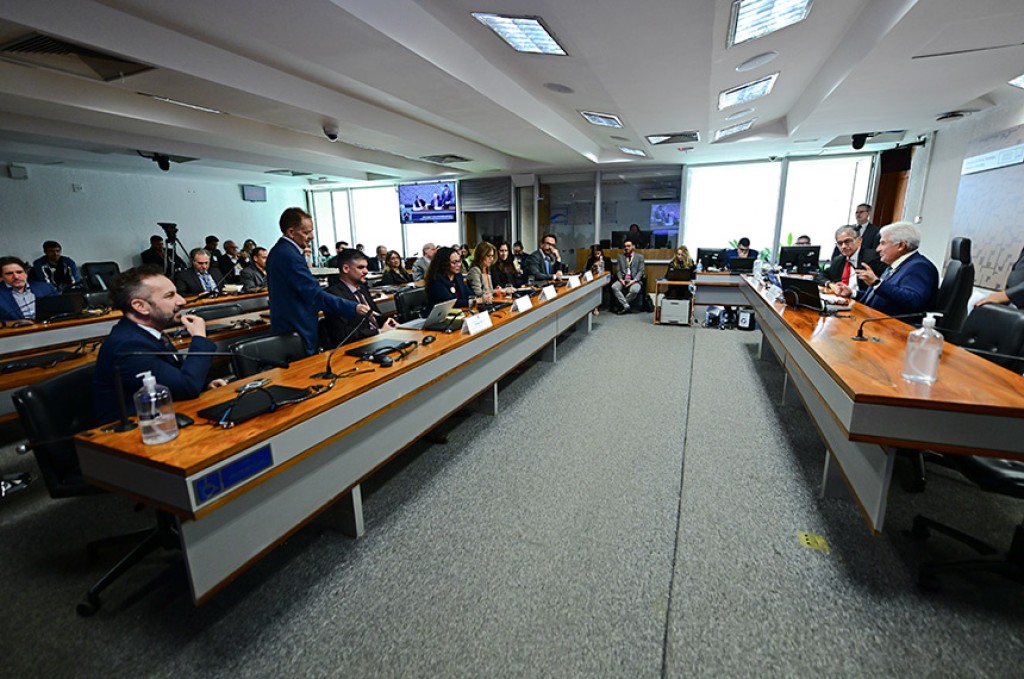 Governo Aposta TUDO em IA: Veja Como a Tecnologia Vai REVOLUCIONAR Saúde e Educação Até 2028!