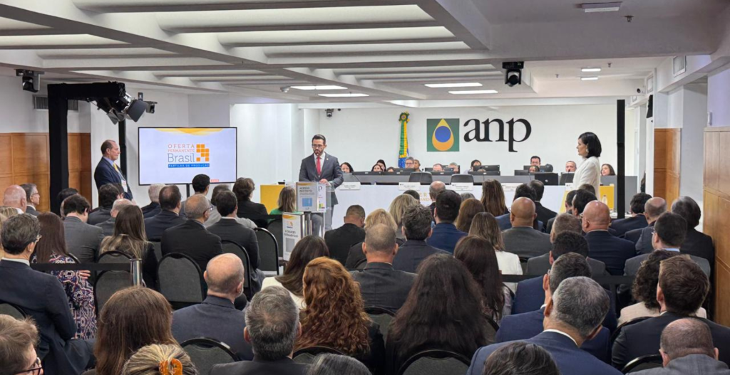 Leilão Bilionário de Petróleo no Brasil: Silveira Celebra e Investidores Estrangeiros Apostam Alto!