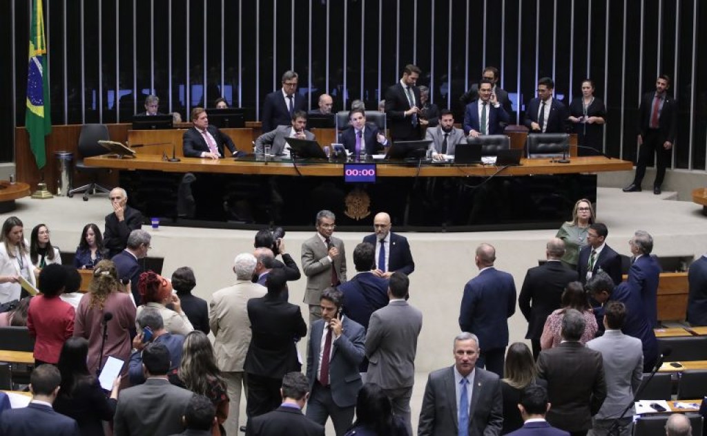 URGENTE: Câmara Aprova Projeto Bombástico com Impacto Direto na Educação das Crianças!