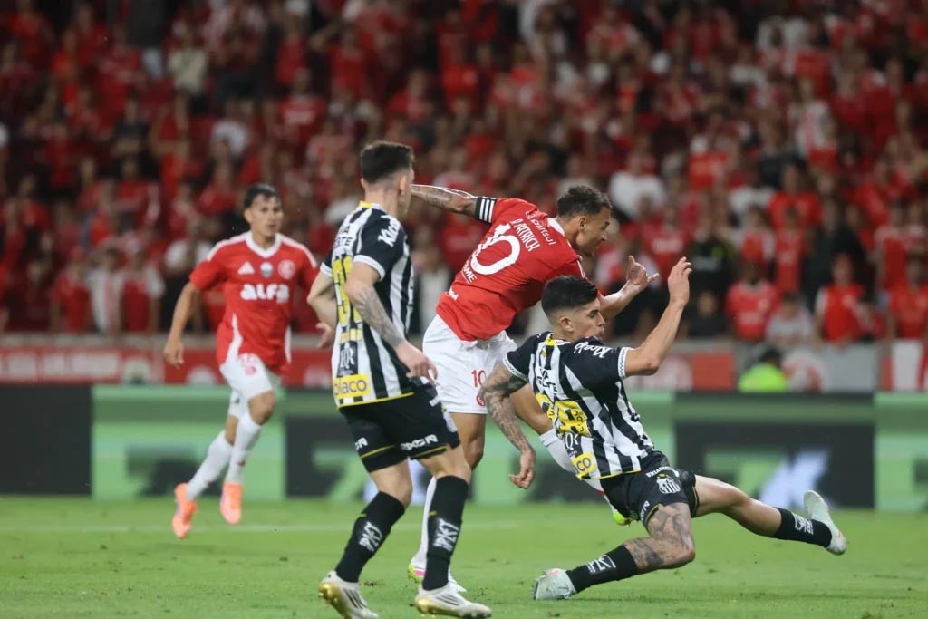 Santos Empata com o Internacional e Escapa da Derrota: Veja os Melhores Momentos!